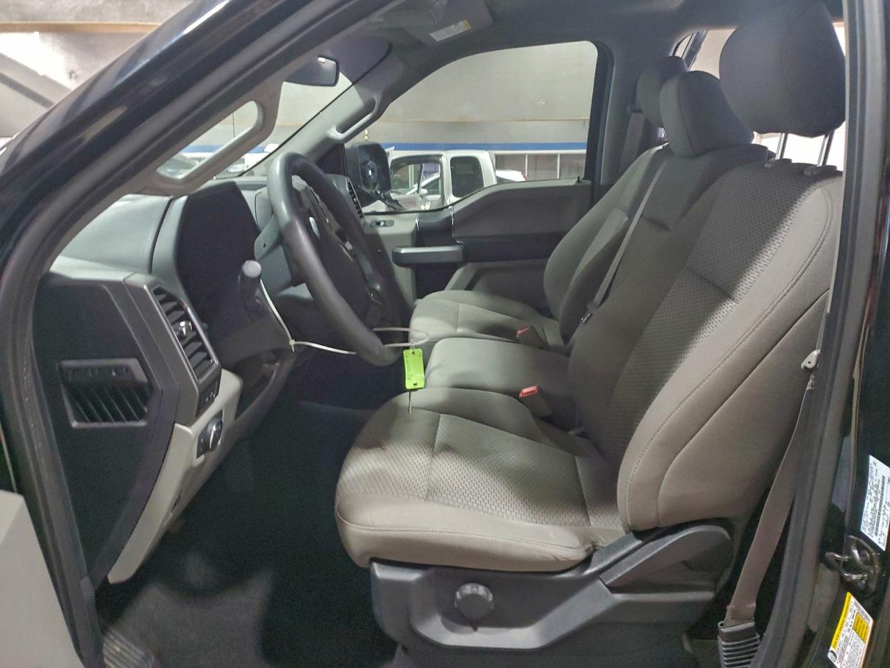 Ford F-150 Supercrew Image 6