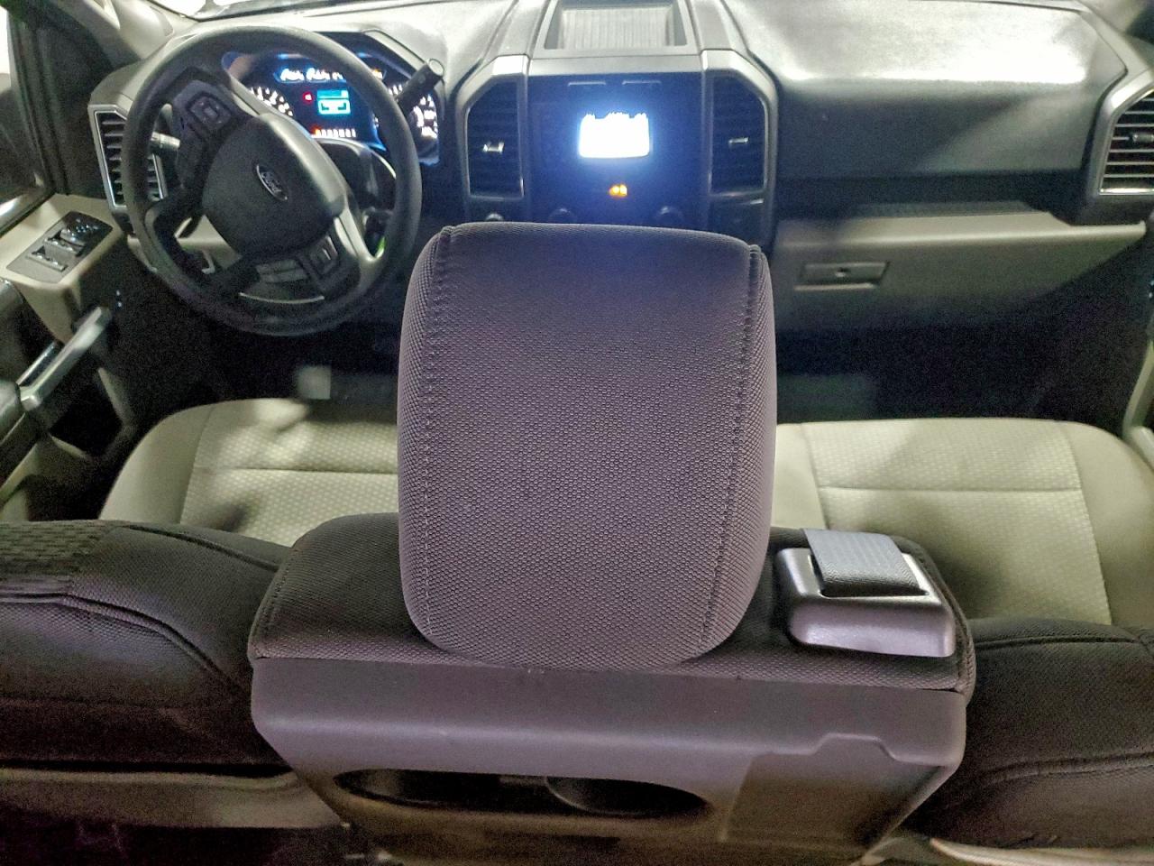 Ford F-150 Supercrew Image 8