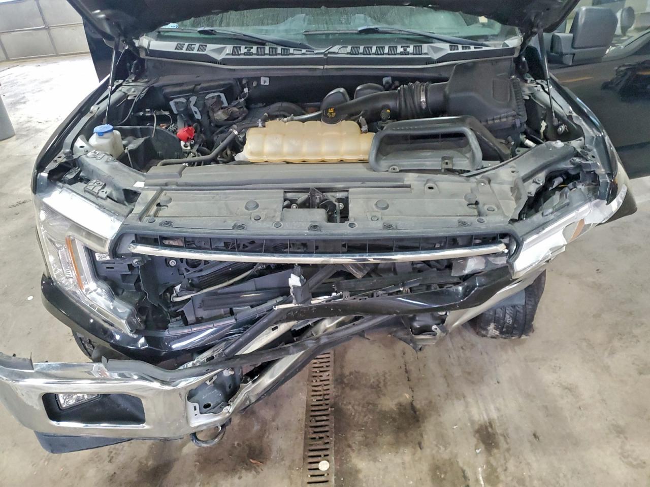 Ford F-150 Supercrew Image 7