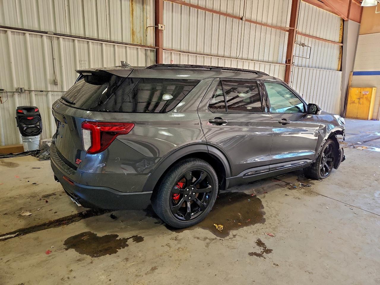 Ford Explorer St Image 12