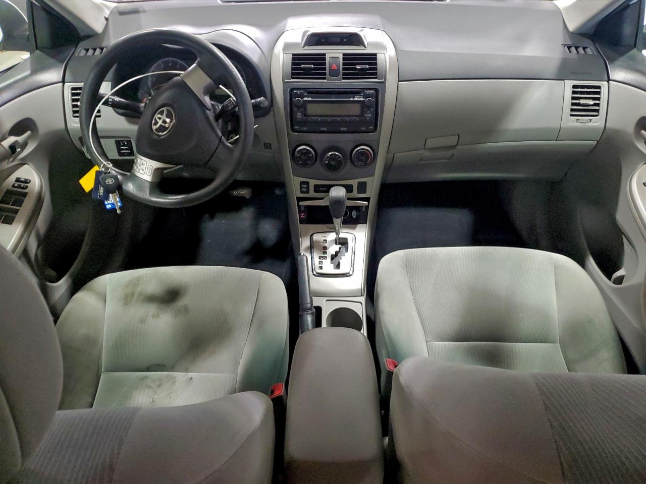 Toyota Corolla Base Image 9