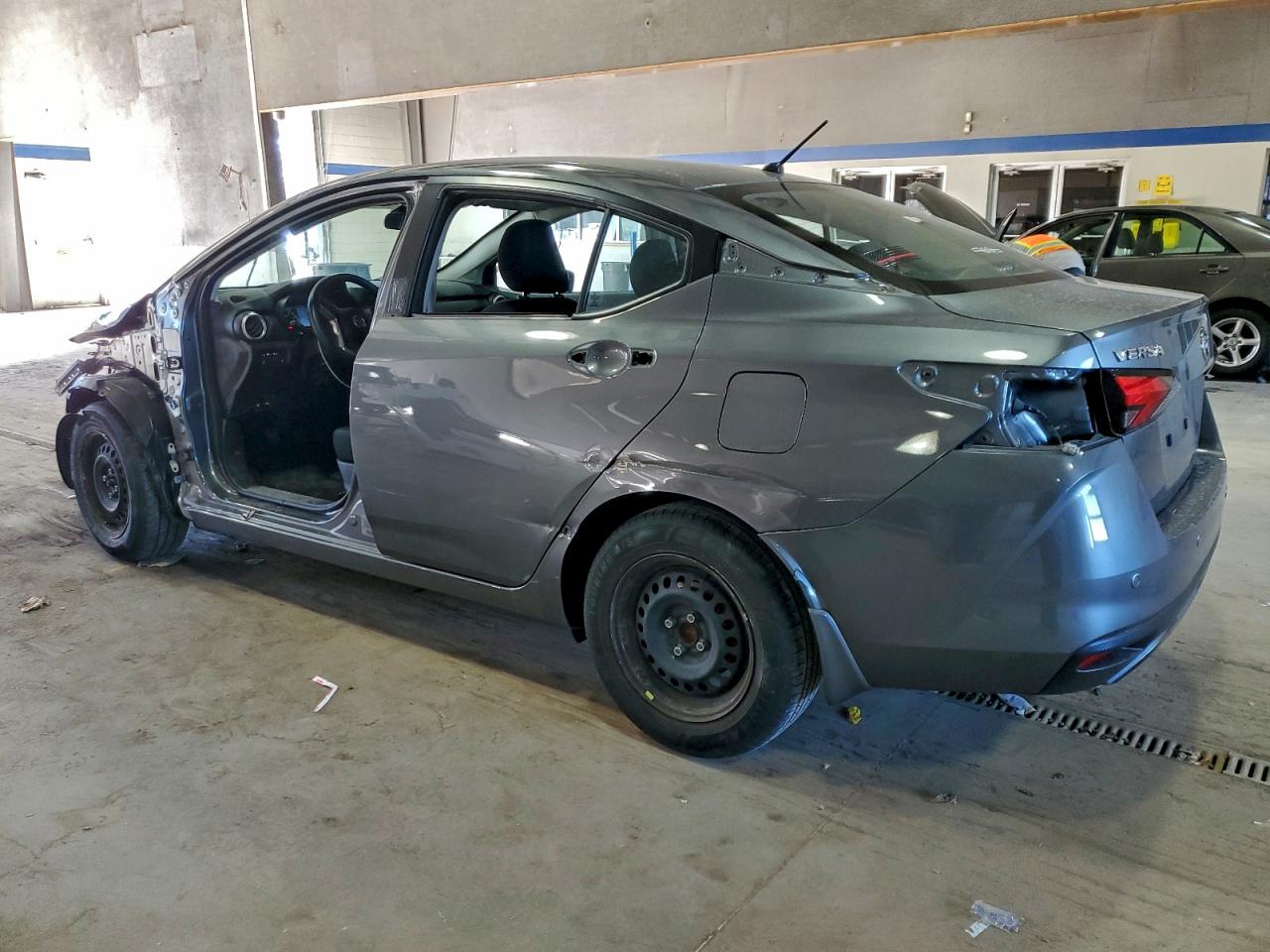 Nissan Versa S Image 5