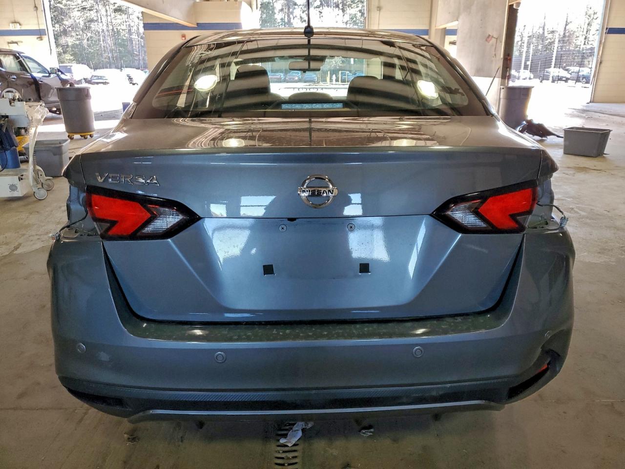 Nissan Versa S Image 10