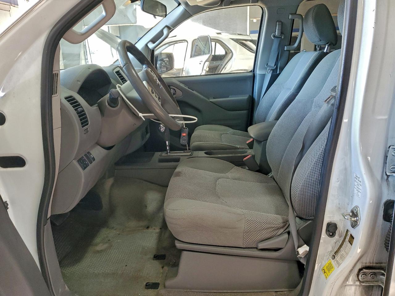 Nissan Frontier S Image 12