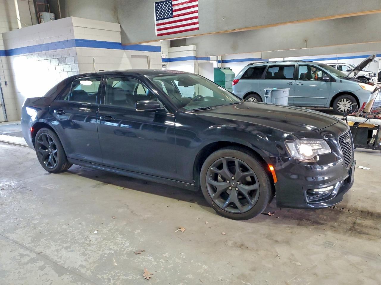 Chrysler 300 Touring L Image 9