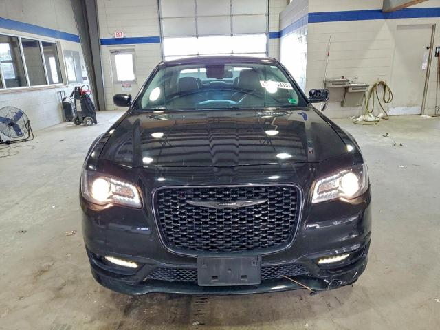 Chrysler 300 Touring L Image 4