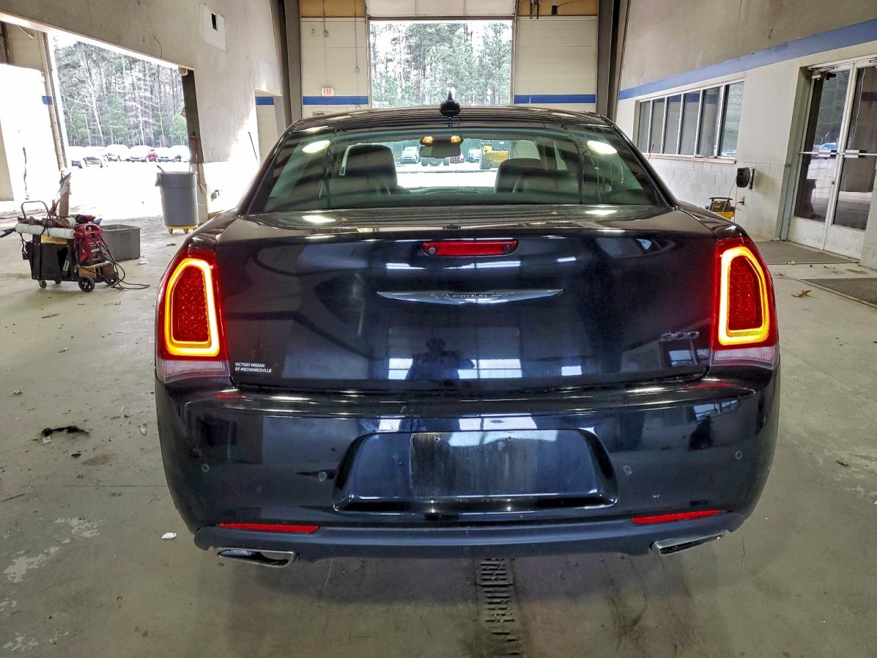 Chrysler 300 Touring L Image 6