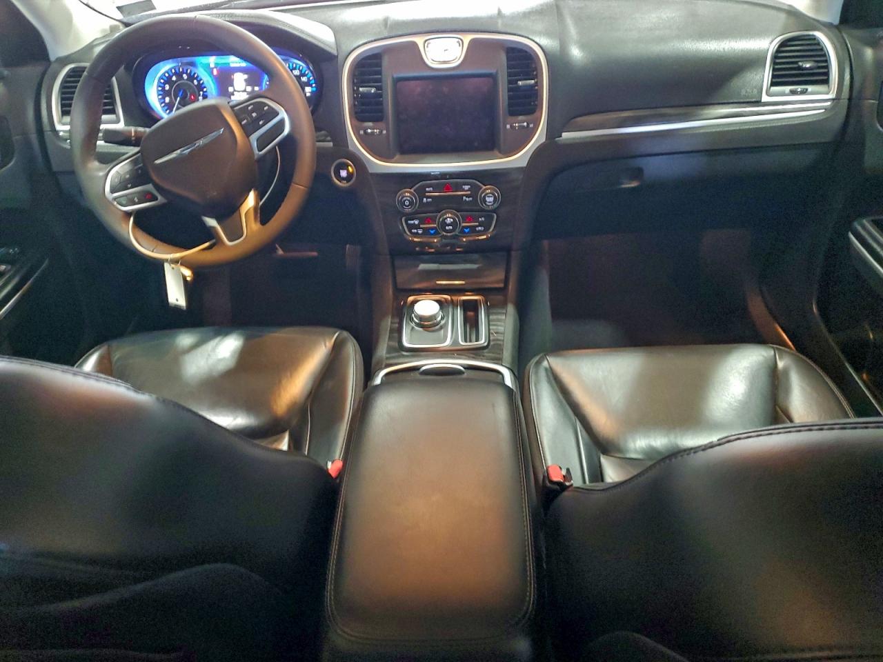 Chrysler 300 Touring L Image 12