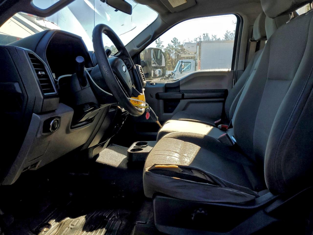 Ford F-450 Super Duty Image 8