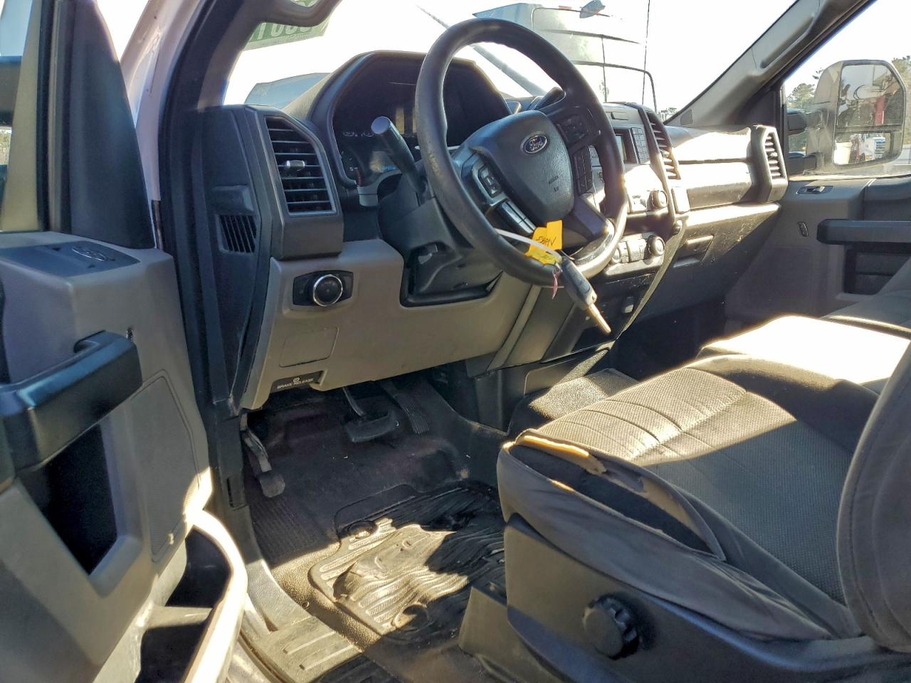 Ford F-450 Super Duty Image 12