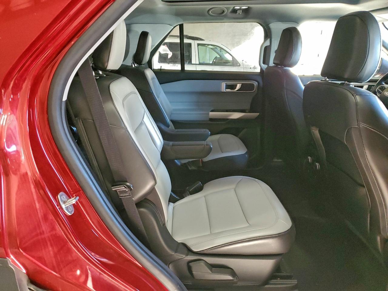 Ford Explorer Xlt Image 2