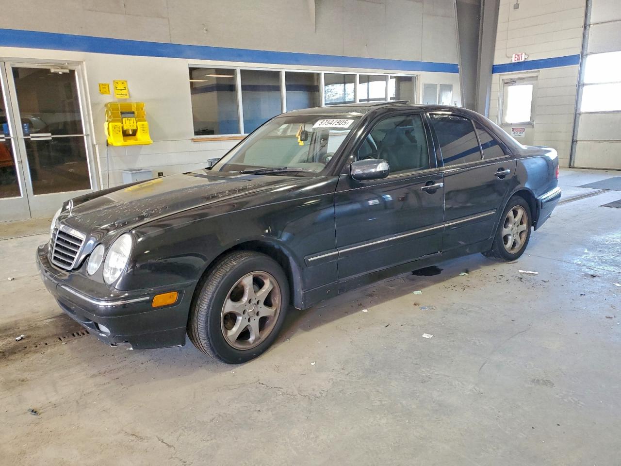 Mercedes-Benz E-Class 320 Image 1