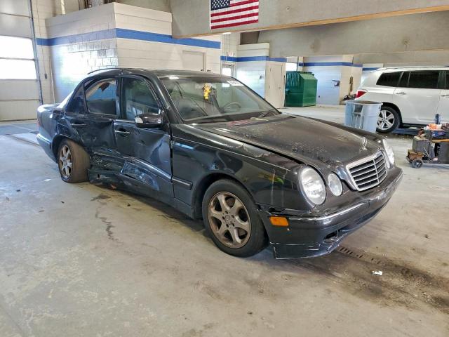 Mercedes-Benz E-Class 320 Image 3