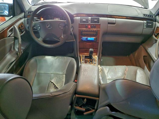 Mercedes-Benz E-Class 320 Image 6