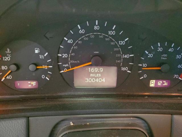 Mercedes-Benz E-Class 320 Image 7