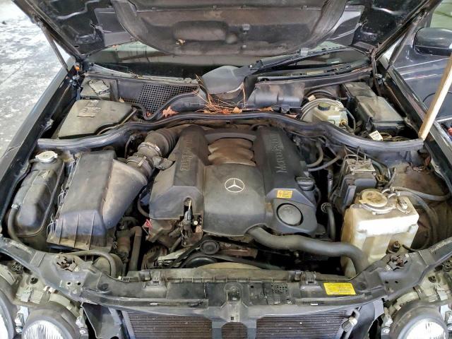 Mercedes-Benz E-Class 320 Image 10