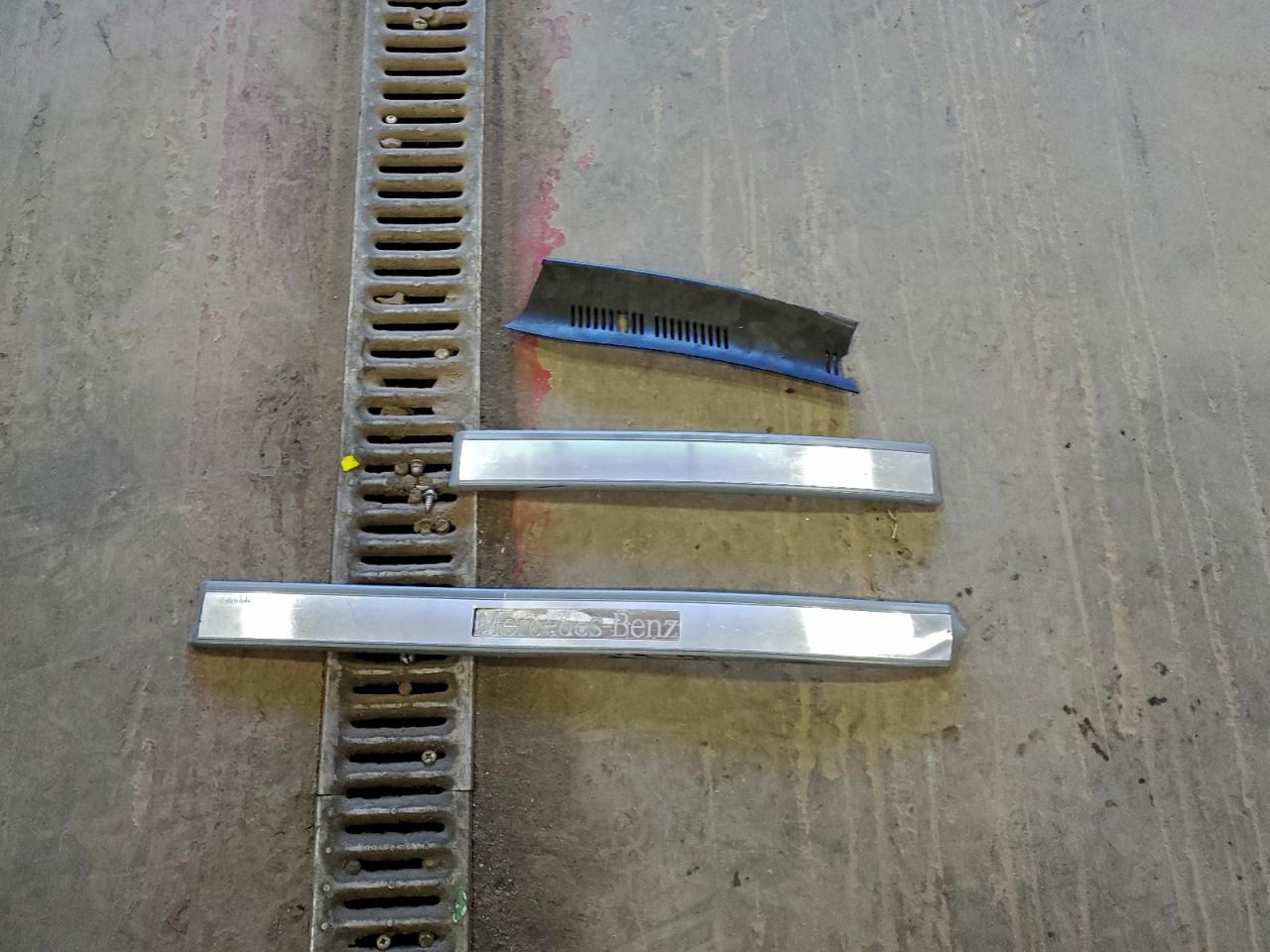 Mercedes-Benz E-Class 320 Image 12