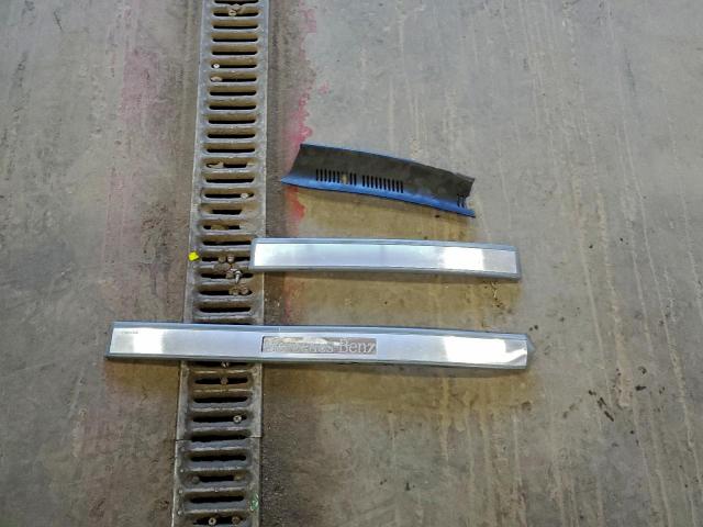 Mercedes-Benz E-Class 320 Image 12