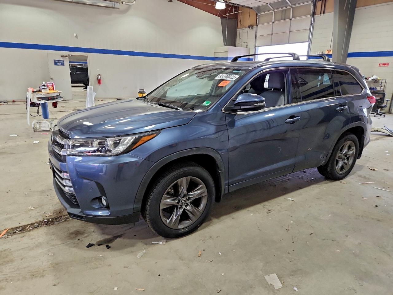 Toyota Highlander Limited Image 1