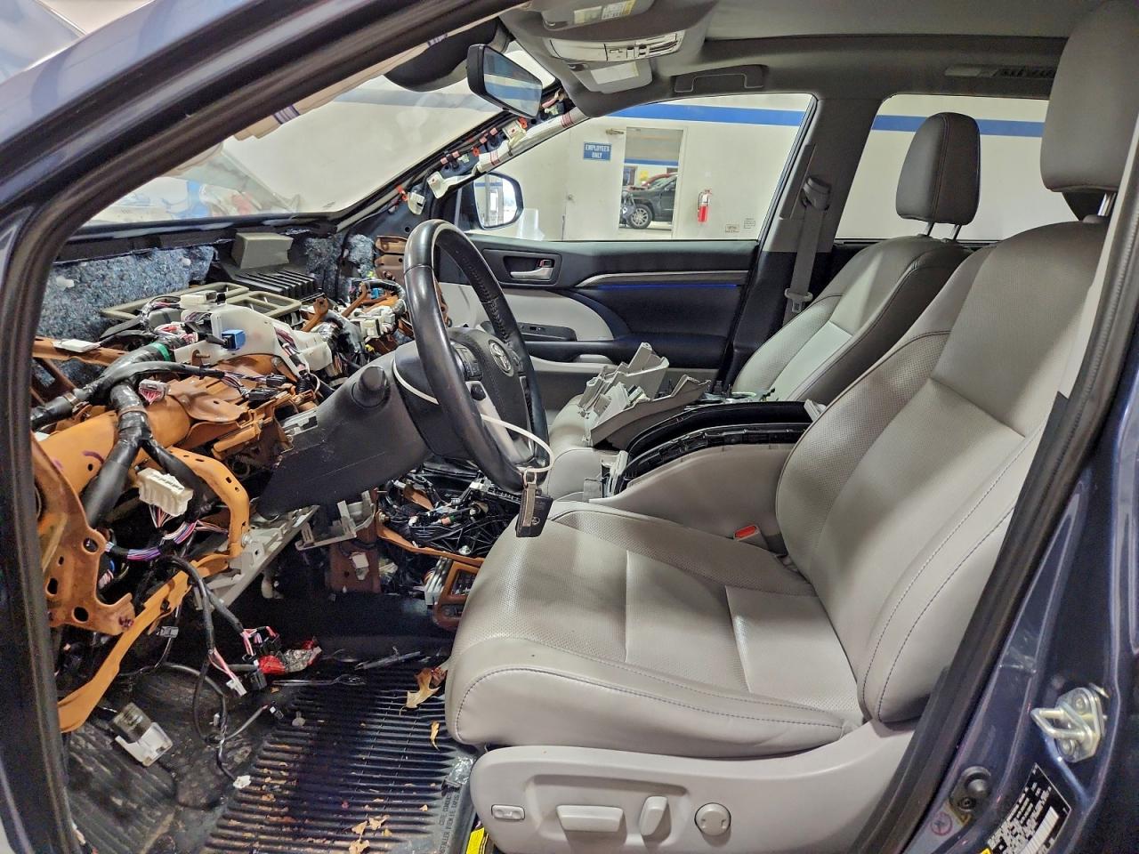 Toyota Highlander Limited Image 7