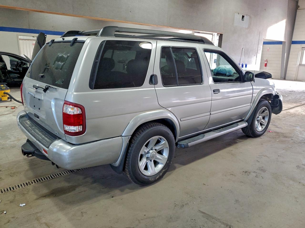 Nissan Pathfinder Le Image 3