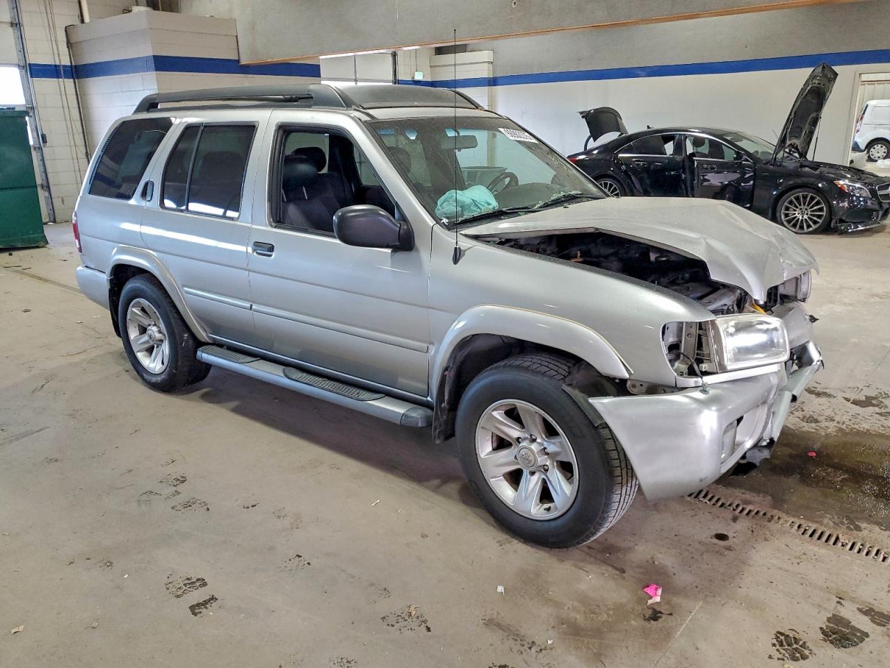 Nissan Pathfinder Le Image 2