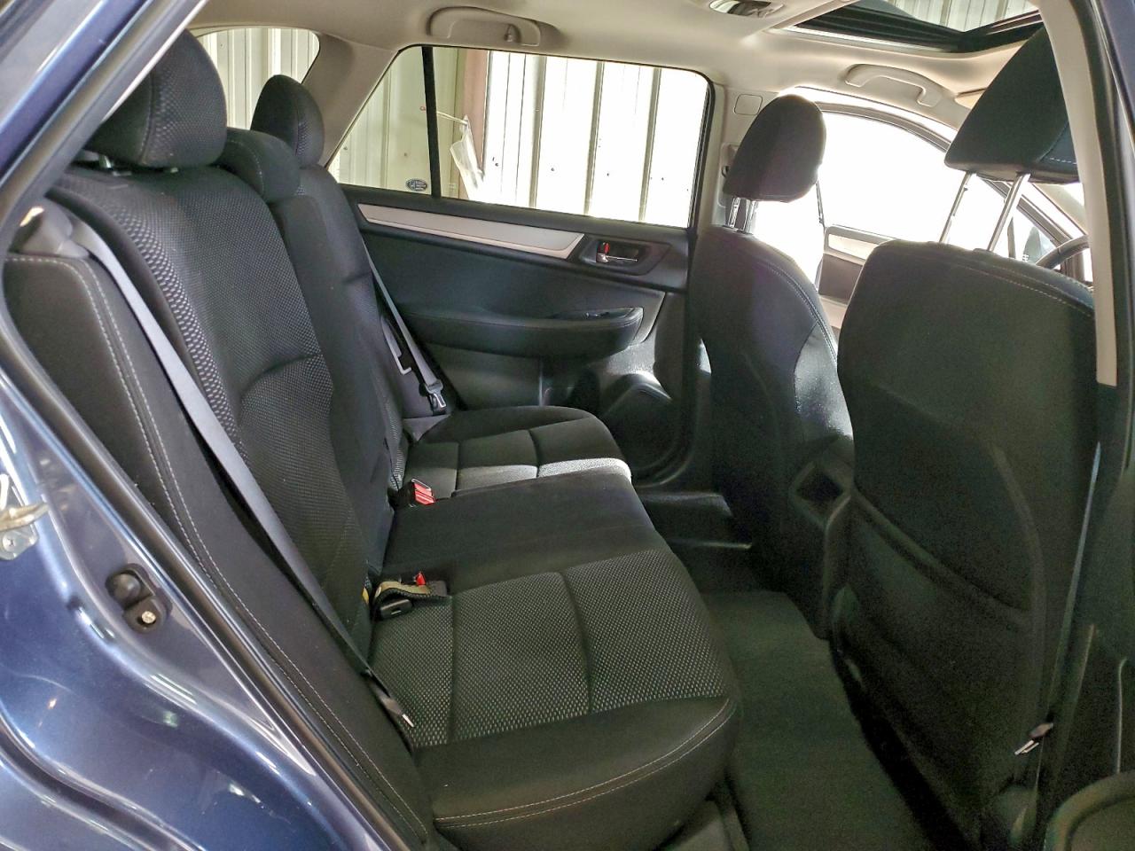 Subaru Outback 2.5i Premium Image 10