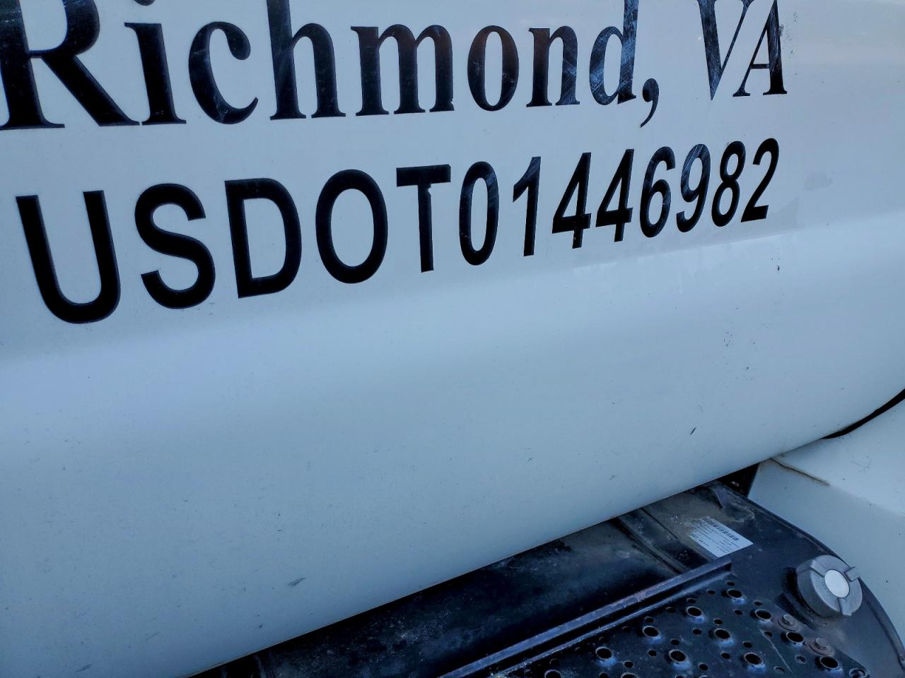 Ford F-650 Super Duty Image 2