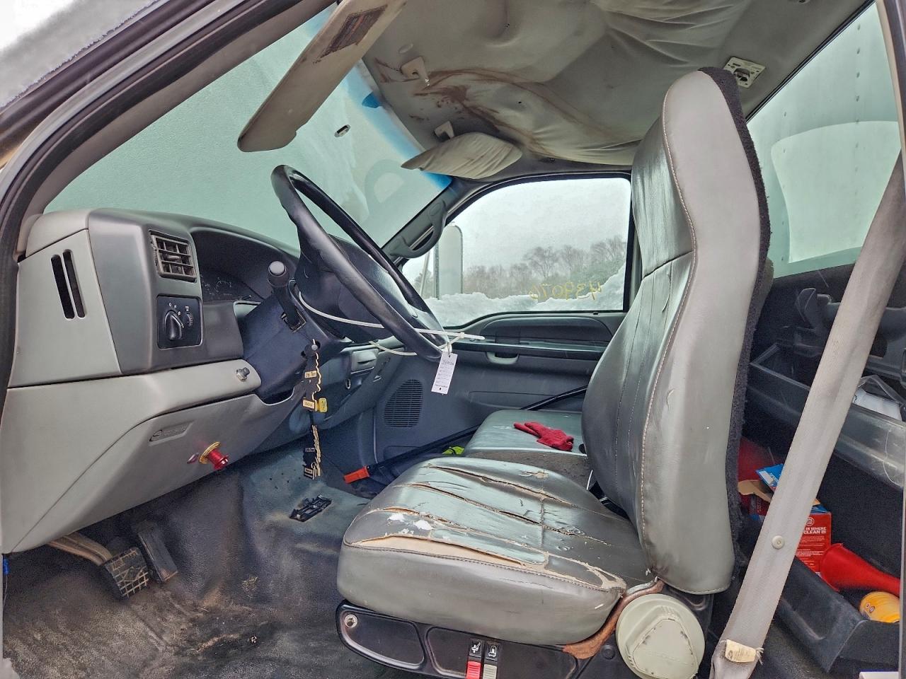 Ford F-650 Super Duty Image 3