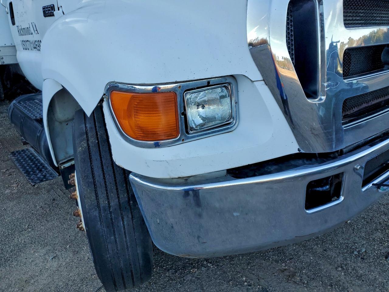 Ford F-650 Super Duty Image 5