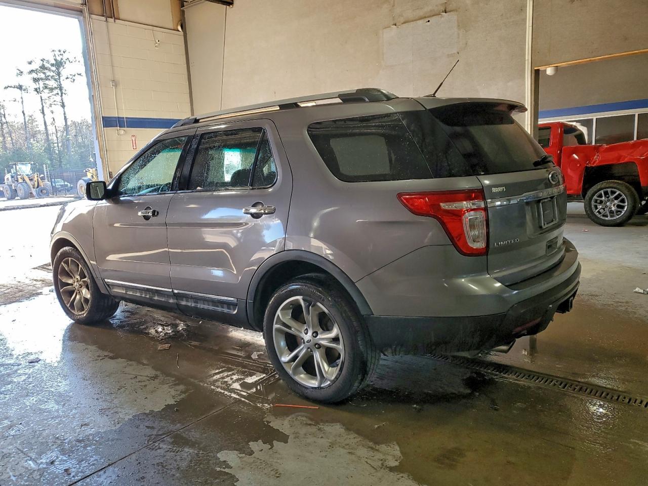 Ford Explorer Limited Image 2