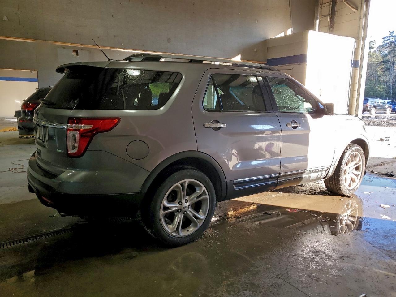 Ford Explorer Limited Image 6