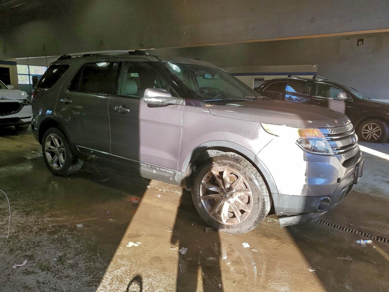 Ford Explorer Limited Image 5