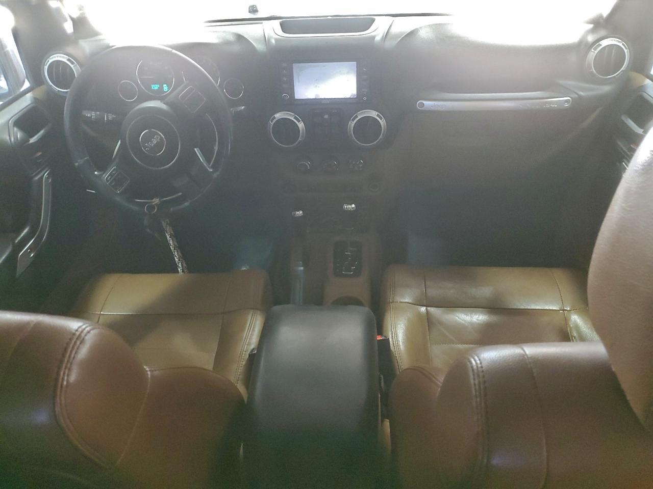 Jeep Wrangler Sahara Image 8