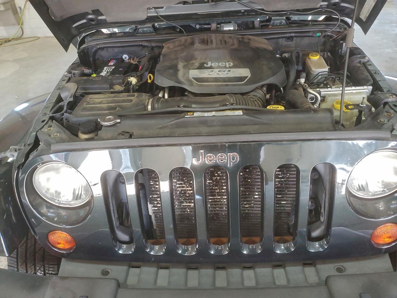 Jeep Wrangler Sahara Image 12