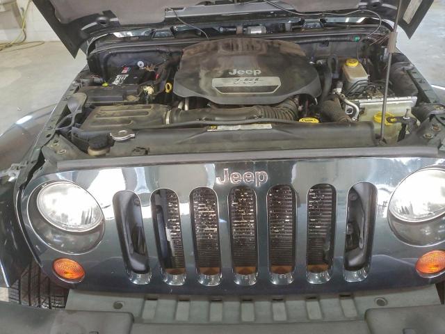 Jeep Wrangler Sahara Image 12