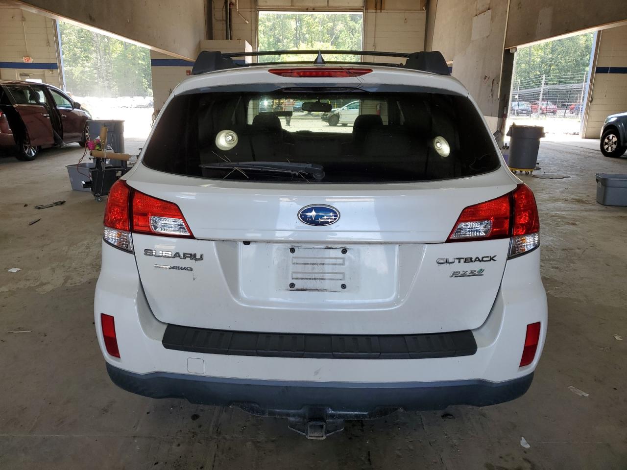 Subaru Outback 2.5i Limited Image 5