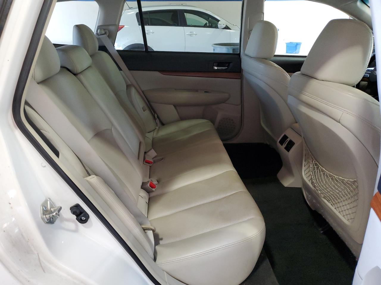 Subaru Outback 2.5i Limited Image 7