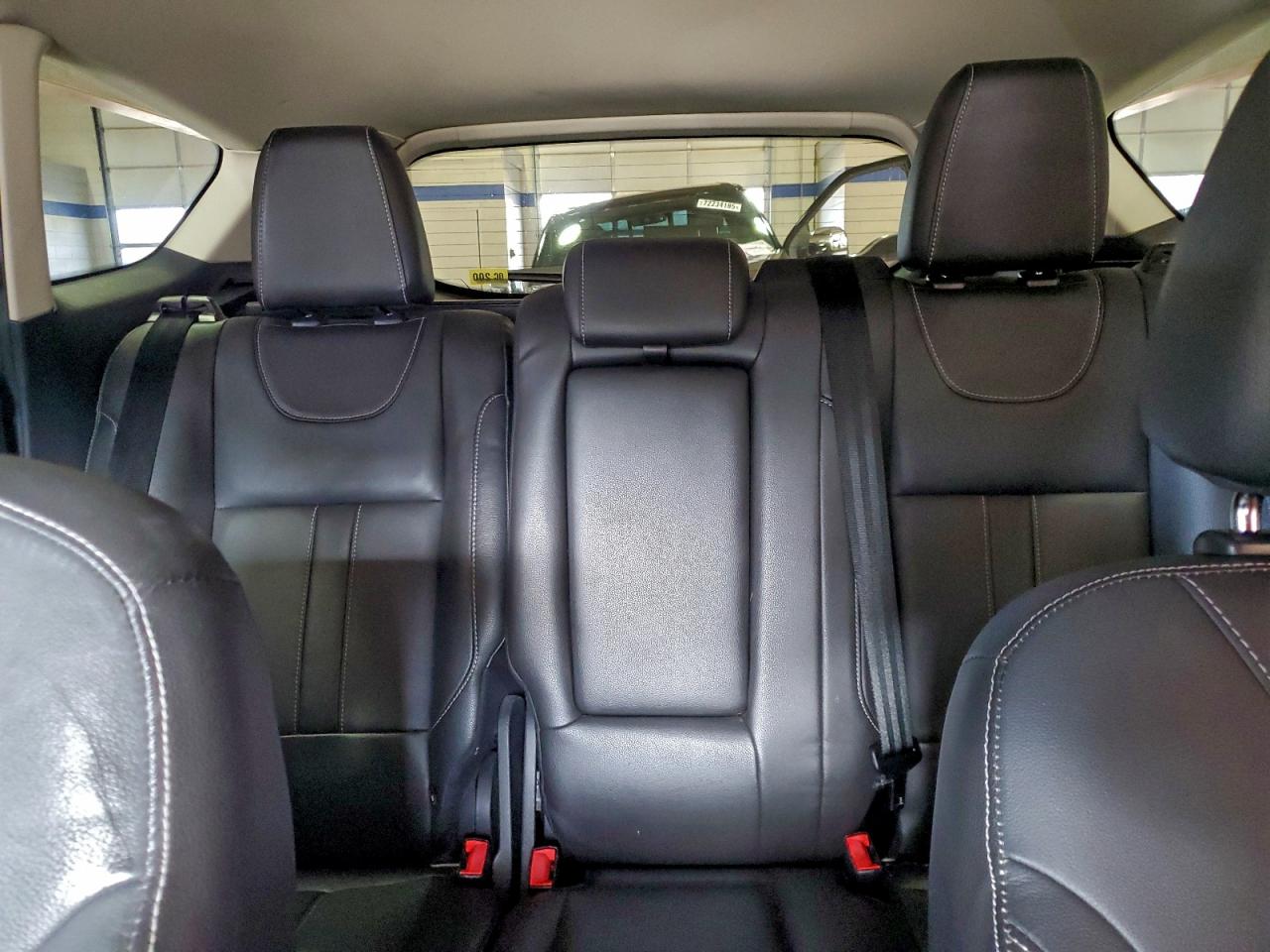 Ford Escape Titanium Image 12