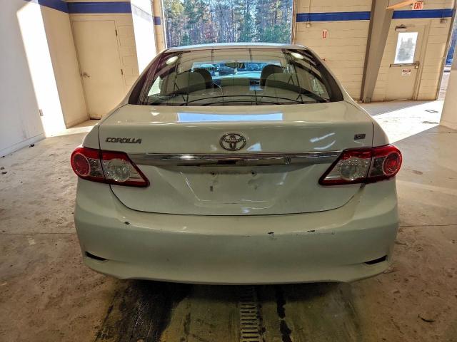 Toyota Corolla Base Image 11