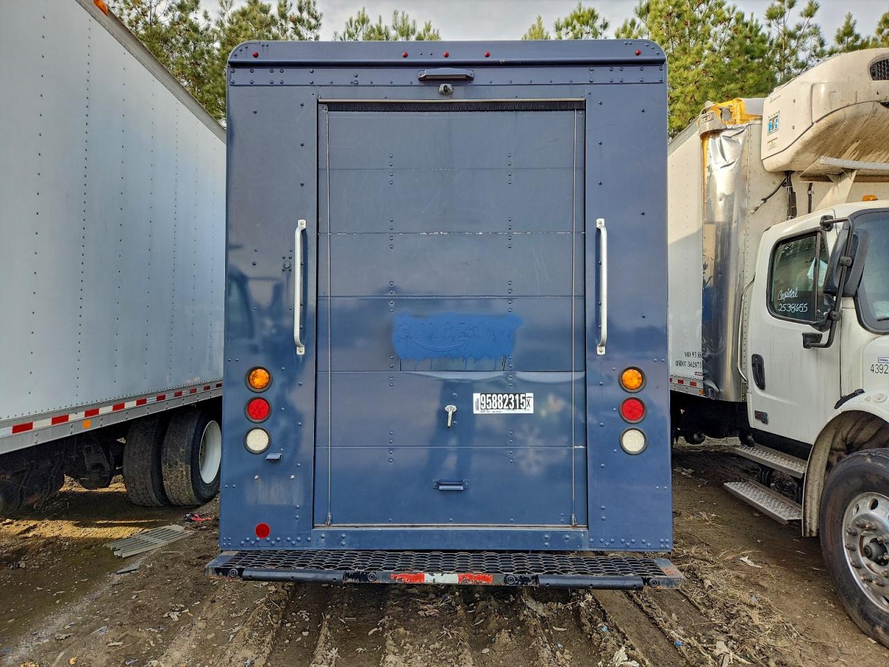 Freightliner Mt45 M Line Walk-in Van Image 11