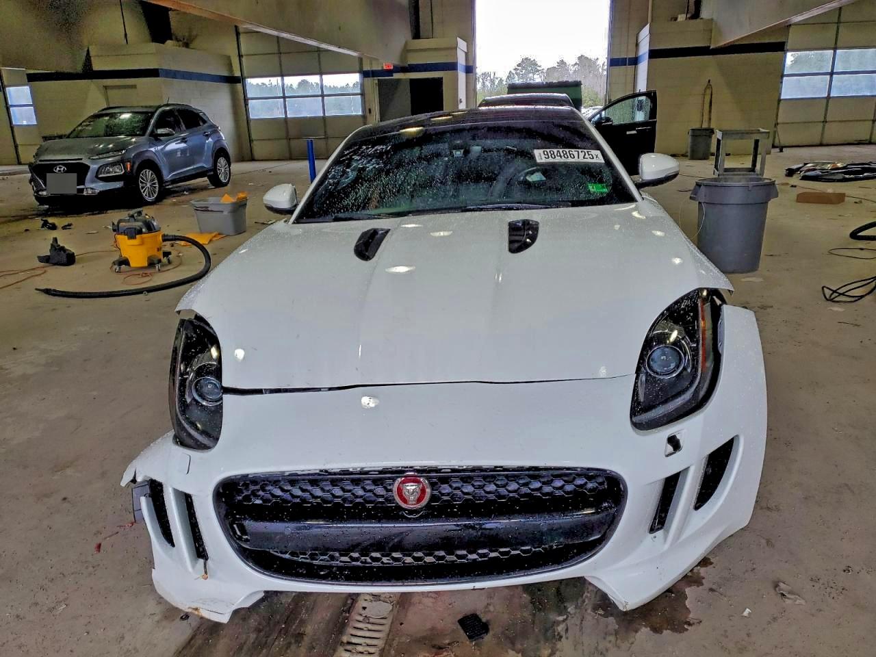 Jaguar F-TYPE Image 12