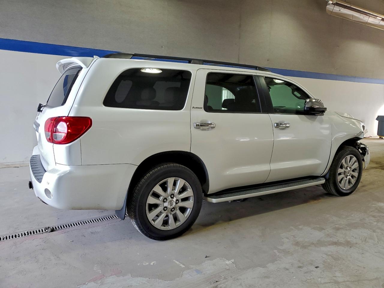 Toyota Sequoia Platinum Image 3