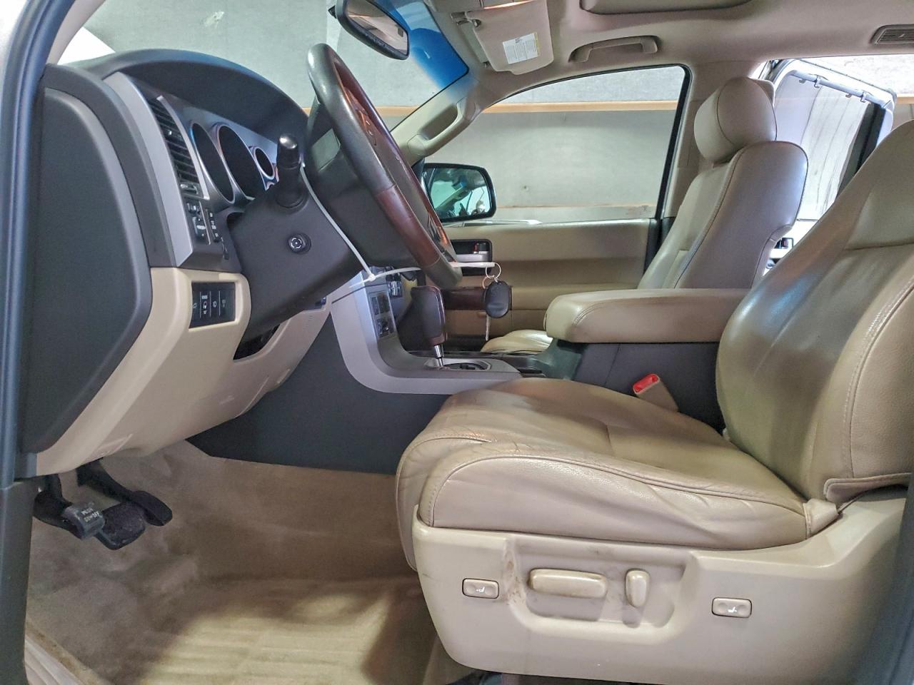 Toyota Sequoia Platinum Image 6