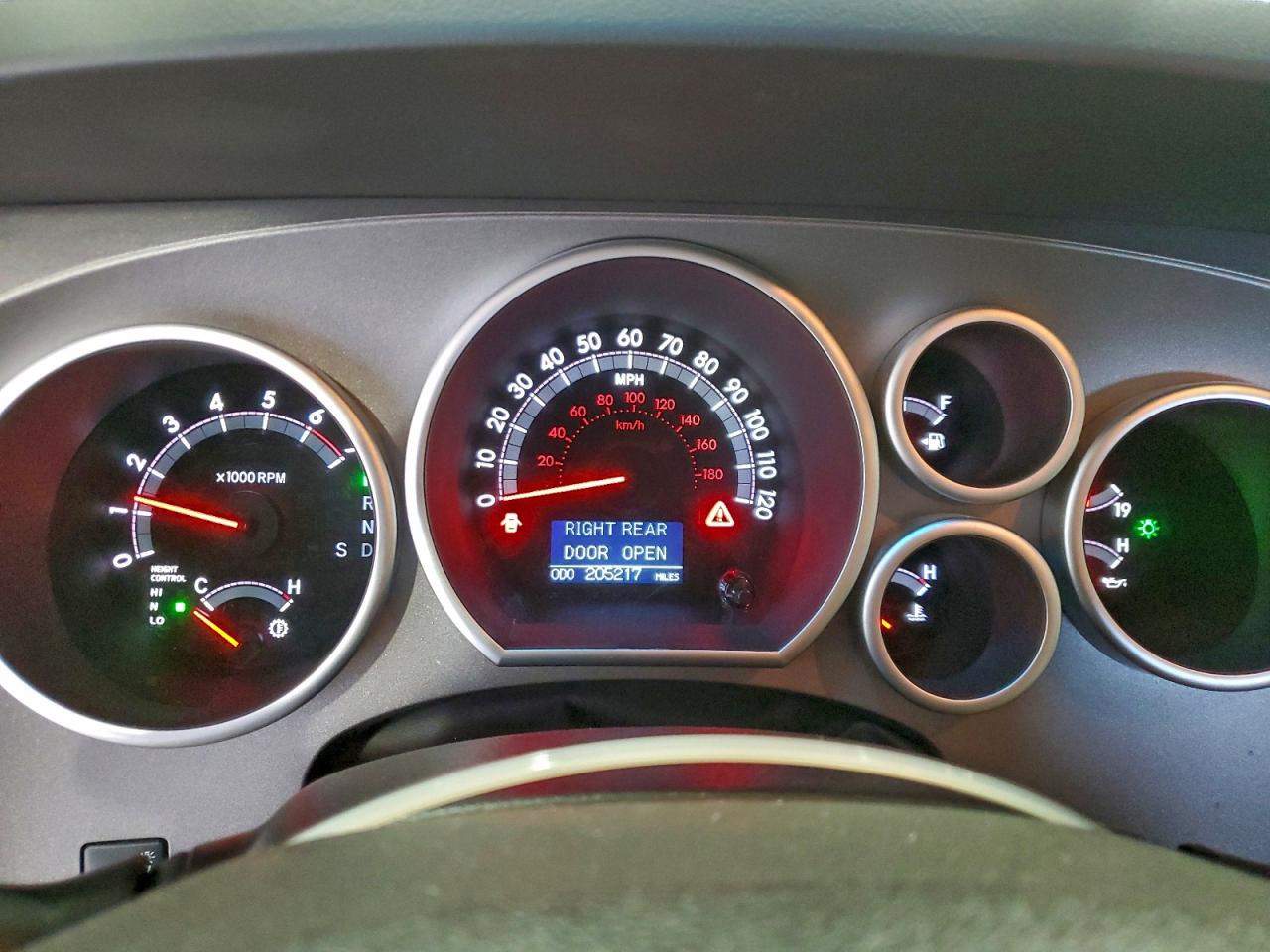 Toyota Sequoia Platinum Image 8