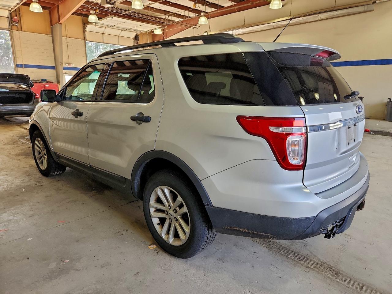 Ford Explorer Image 3