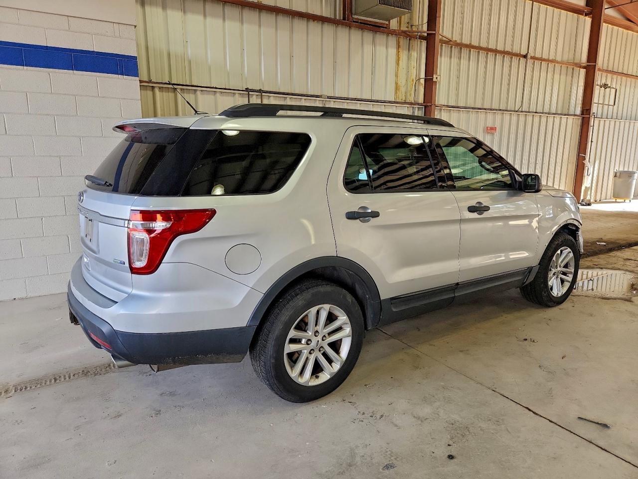 Ford Explorer Image 6