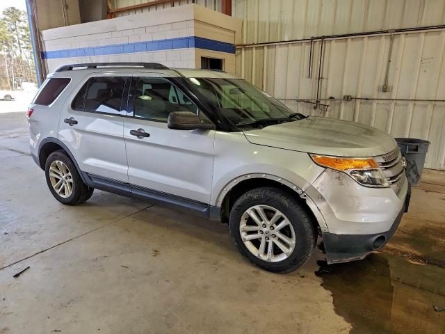 Ford Explorer Image 13