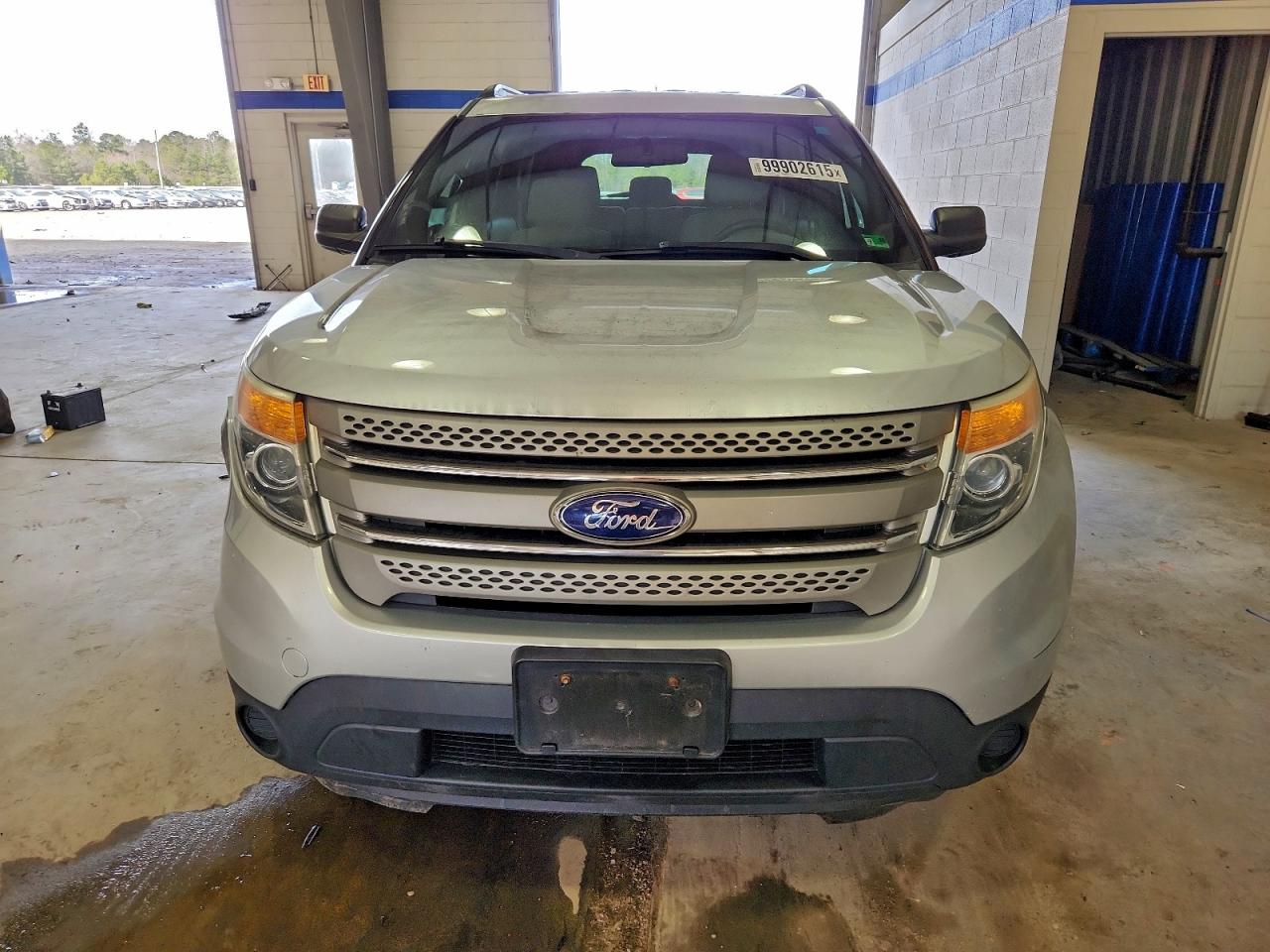 Ford Explorer Image 4