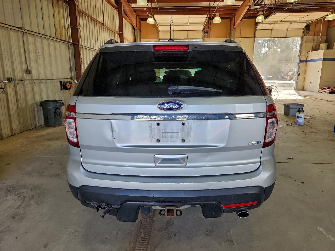 Ford Explorer Image 5